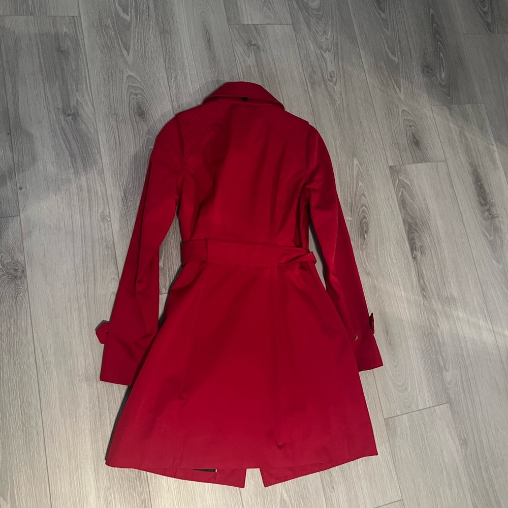 Red coat - Picture 6 of 6